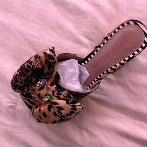 Betsey Johnson Possie Leopard
